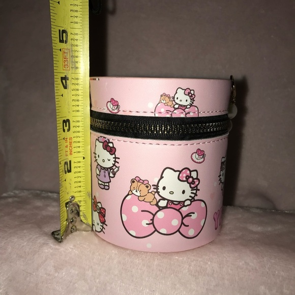 Hello Kitty Matte Shine Glitter 20 Piece LipGloss Pearl Pink Bag New - Picture 12 of 16